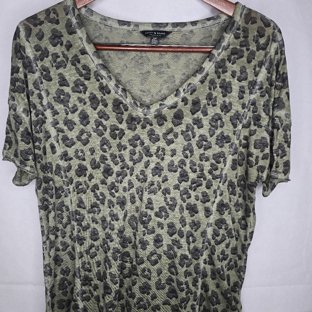 Lucky Brand Leopard Print Tee Olive Green Black Short Sleeve V-Neck Lightweight